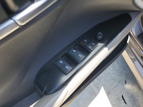 Used 2019 Toyota Camry SE image 9