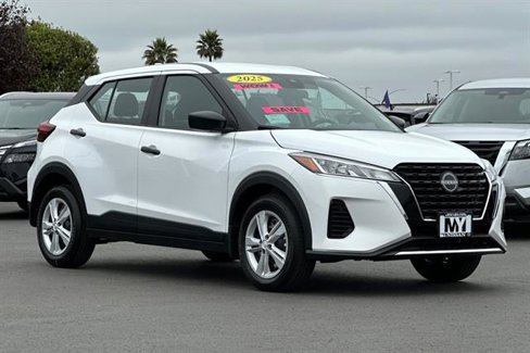 New 2025 Nissan Kicks Play S image 2
