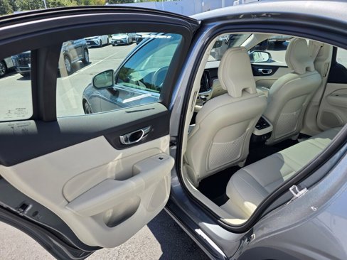 Used 2019 Volvo S60 T5 Inscription image 37