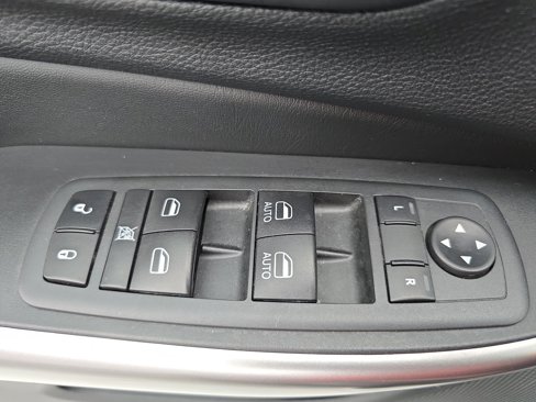 Used 2020 Jeep Cherokee Limited image 27
