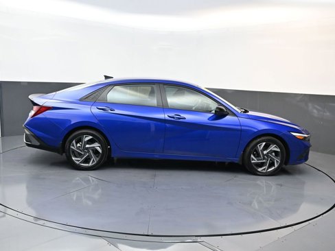 Certified 2025 Hyundai Elantra Sport image 3