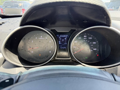 Used 2013 Hyundai Veloster w/ Style Pkg image 19