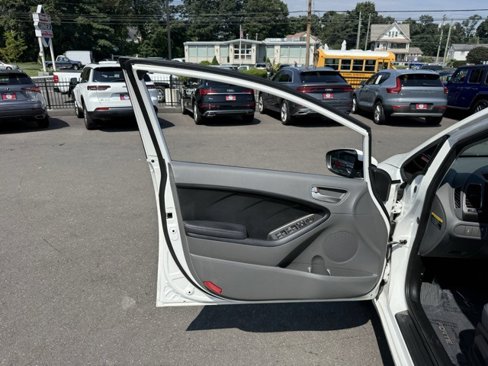Used 2017 Kia Forte LX image 8