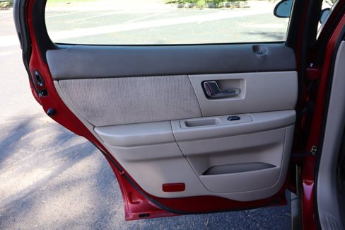 Used 2001 Ford Taurus SE image 24