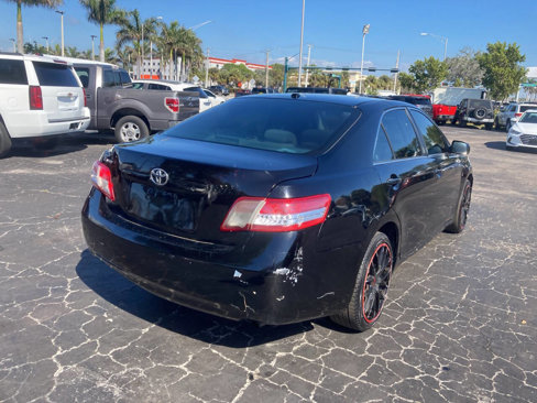 Used 2011 Toyota Camry LE image 3