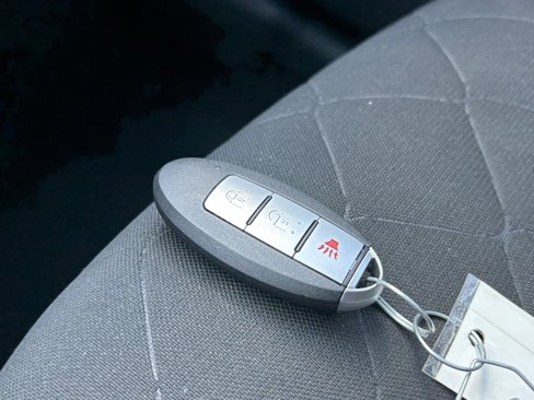 Used 2020 Nissan Kicks SR image 26