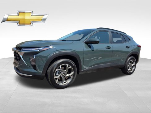 Certified 2025 Chevrolet Trax LT image 2