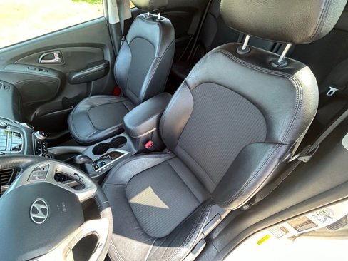 Used 2013 Hyundai Tucson GLS image 6