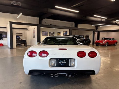 Used 2002 Chevrolet Corvette Coupe image 12