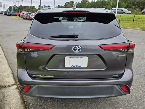 Used 2022 Toyota Highlander XLE image 12