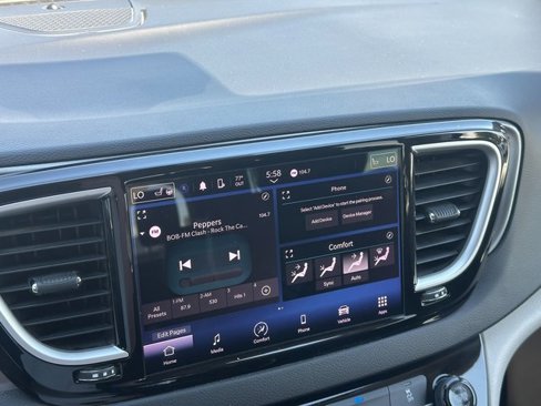Used 2022 Chrysler Pacifica Touring-L image 23