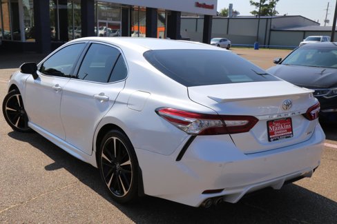 Used 2018 Toyota Camry XSE image 6