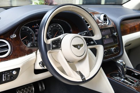 Used 2018 Bentley Bentayga image 12