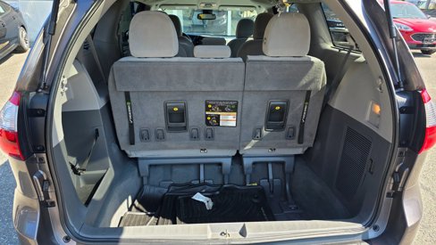 Used 2020 Toyota Sienna LE image 17