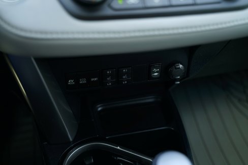 Used 2018 Toyota RAV4 Limited image 18