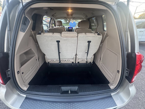 Used 2014 Dodge Grand Caravan SXT image 11