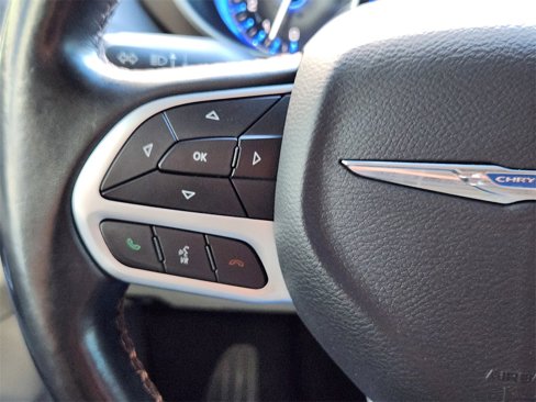 Used 2018 Chrysler Pacifica Touring-L image 20