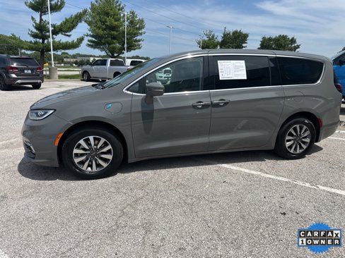 Used 2022 Chrysler Pacifica Touring-L image 16