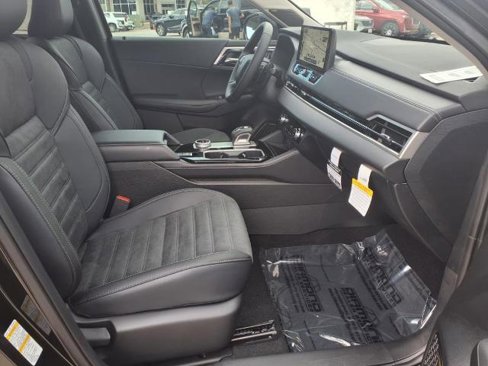 New 2025 Mitsubishi Outlander SE image 9