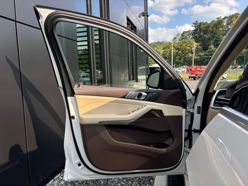 Used 2019 BMW X7 xDrive40i w/ Cold Weather Package image 15