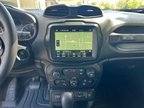 Used 2021 Jeep Renegade Latitude image 6