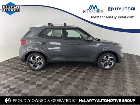 Certified 2024 Hyundai Venue SEL image 8