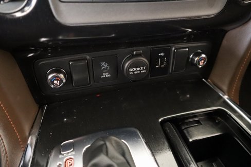 Used 2019 Nissan Armada Platinum w/ Captain's Chairs Package image 9