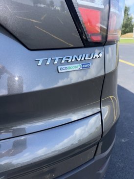 Used 2017 Ford Escape Titanium image 3