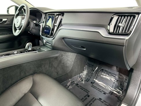 Certified 2025 Volvo S60 B5 Core image 27