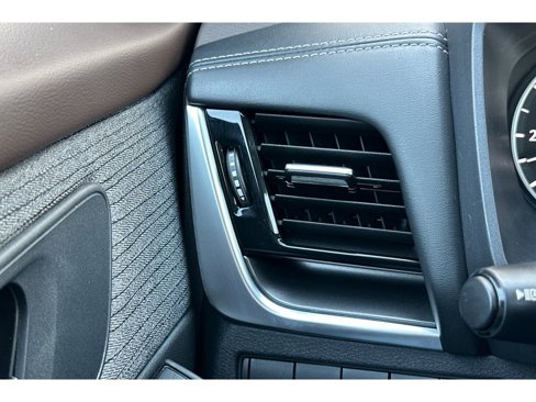 Used 2022 Nissan Rogue SV image 28