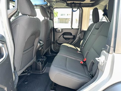 Used 2022 Jeep Wrangler Unlimited Sport image 24