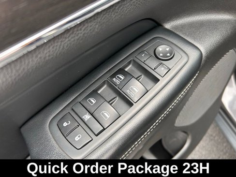 Used 2017 Jeep Grand Cherokee Limited image 19