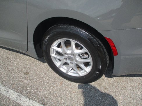 Used 2022 Chrysler Pacifica Touring-L image 23