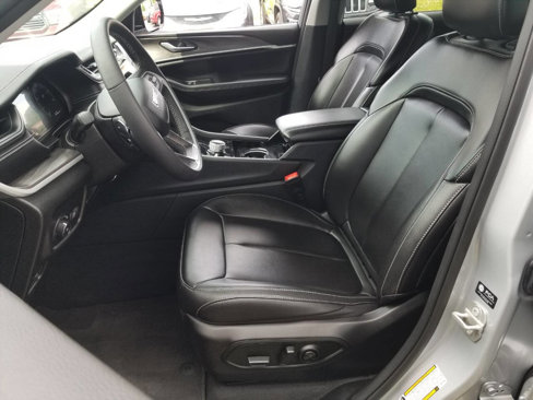Certified 2023 Jeep Grand Cherokee Limited w/ Black Appearance Package image 8