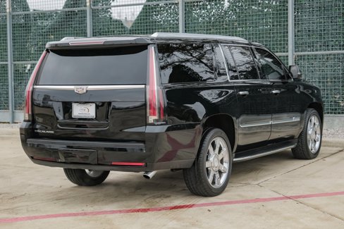 Used 2017 Cadillac Escalade ESV Luxury image 10
