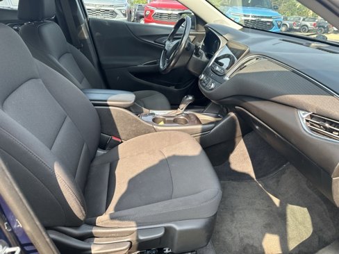 Used 2018 Chevrolet Malibu LT image 16