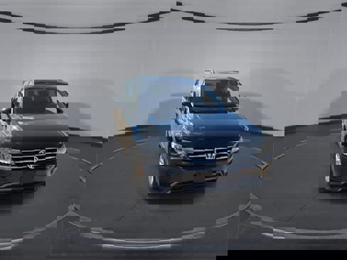 Used 2018 Volkswagen Tiguan SE image 2
