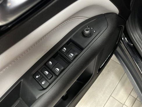 Used 2024 Jeep Compass Limited image 27