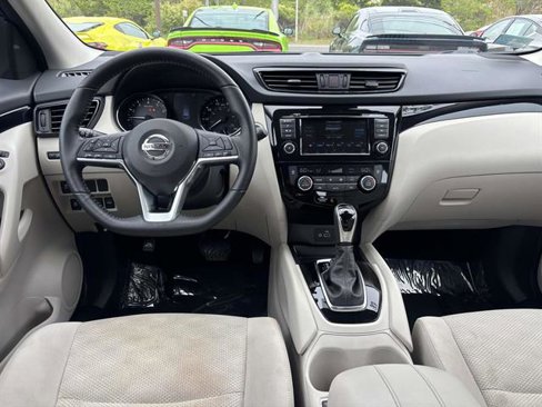 Used 2020 Nissan Rogue Sport SV w/ All-Weather Package image 11