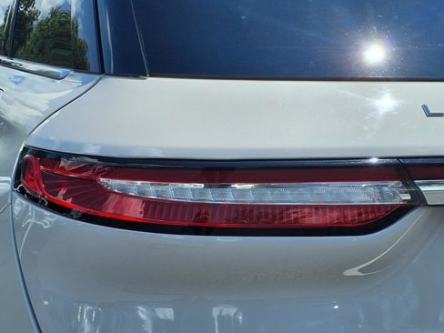 Used 2021 Lincoln Corsair AWD image 25