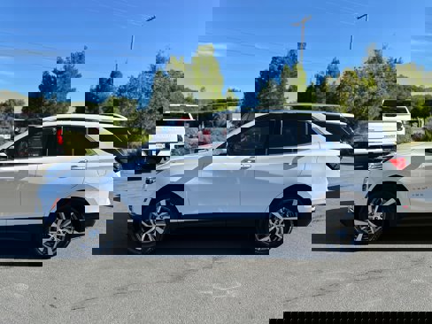 Used 2023 Chevrolet Equinox Premier image 1