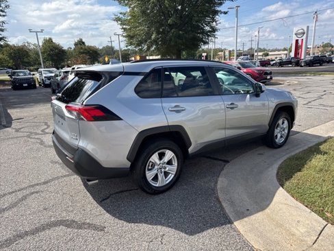 Used 2021 Toyota RAV4 XLE w/ Convenience Package image 7