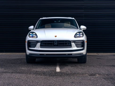 Used 2025 Porsche Macan image 8
