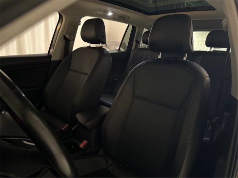 Used 2019 Volkswagen Tiguan SE w/ Panoramic Sunroof Package image 32