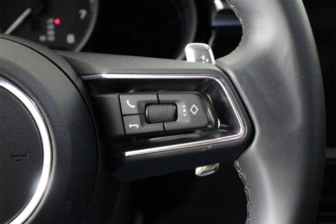 Certified 2025 Porsche Macan image 15