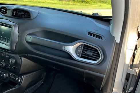 Used 2019 Jeep Renegade Latitude image 16
