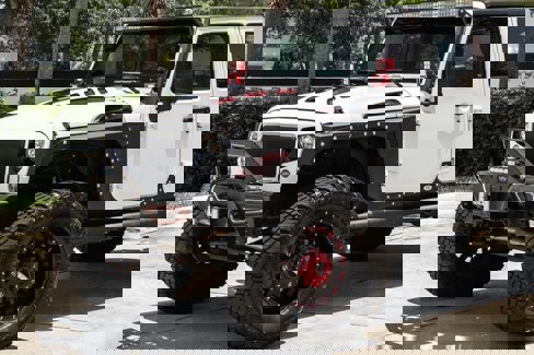 Used 2017 Jeep Wrangler Unlimited Sahara w/ Connectivity Group image 2