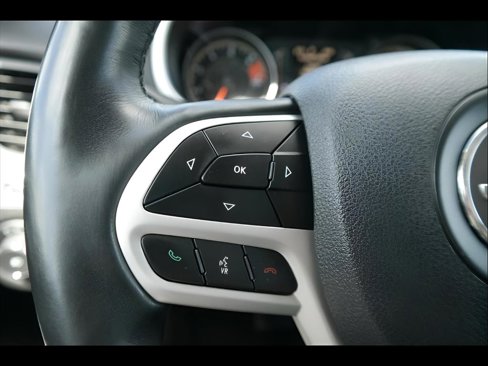 Used 2018 Jeep Cherokee Latitude Plus w/ Cold Weather Group image 14