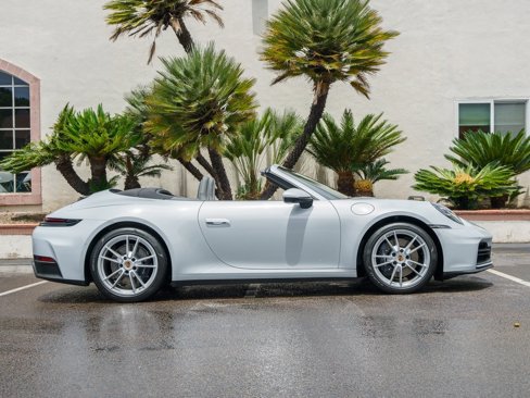 Used 2025 Porsche 911 Carrera image 4
