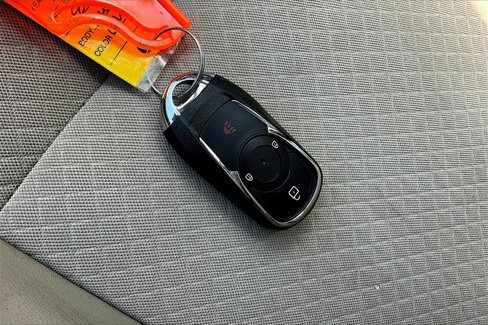 Used 2021 Buick Encore Preferred w/ Safety Package image 33